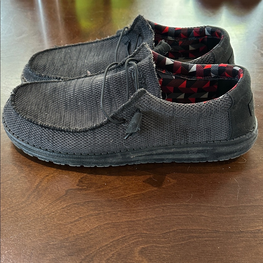 Hey Dude, Wally Sox, Jet Black